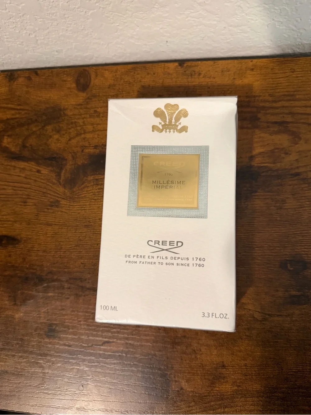 Creed Men Grooming Moisturizer - White & Gold Accents